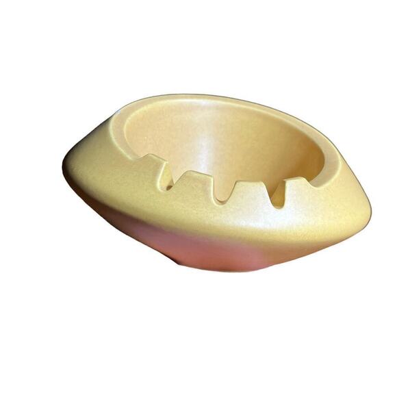 Vintage porcelain Hyalyn yellow ashtray. Retro.mcm. 12 USA. cork bottom.Bar.Home - Picture 3 of 7